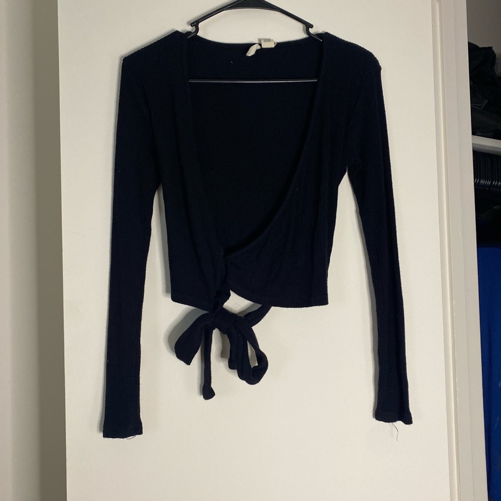 Black low cut long sleeve crop top